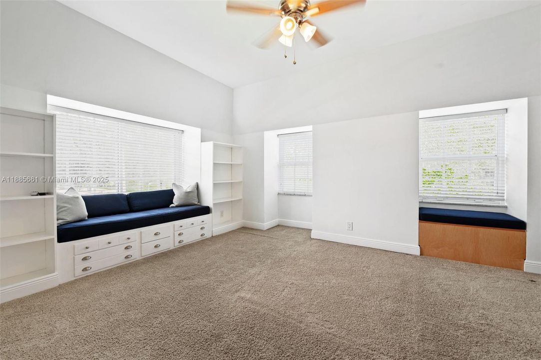 На продажу: $3,799,000 (5 спален, 3 ванн, 3690 Квадратных фут)