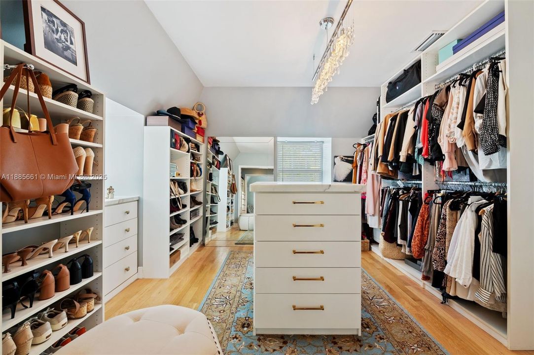 На продажу: $3,799,000 (5 спален, 3 ванн, 3690 Квадратных фут)