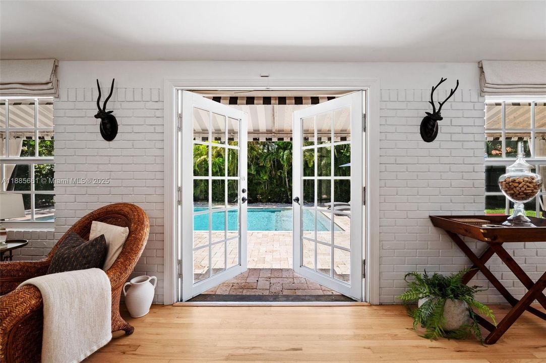 На продажу: $3,799,000 (5 спален, 3 ванн, 3690 Квадратных фут)