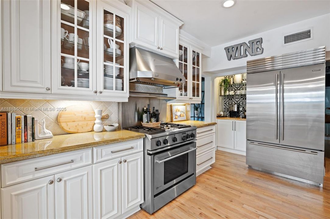 На продажу: $3,799,000 (5 спален, 3 ванн, 3690 Квадратных фут)