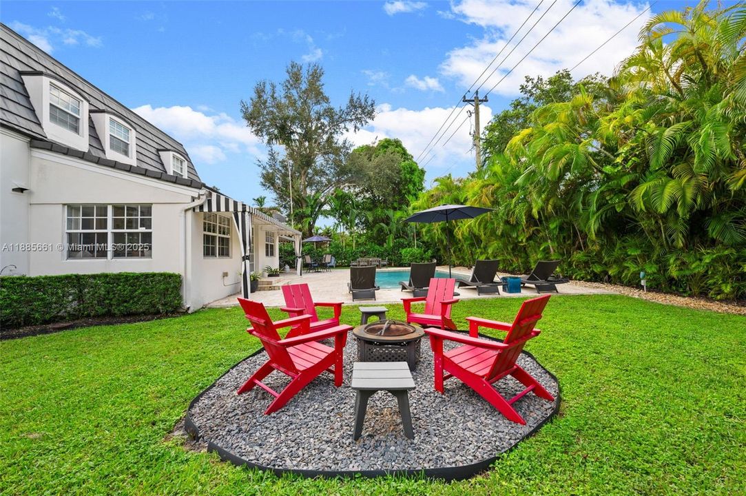 На продажу: $3,799,000 (5 спален, 3 ванн, 3690 Квадратных фут)