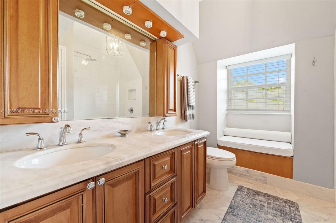 На продажу: $3,799,000 (5 спален, 3 ванн, 3690 Квадратных фут)