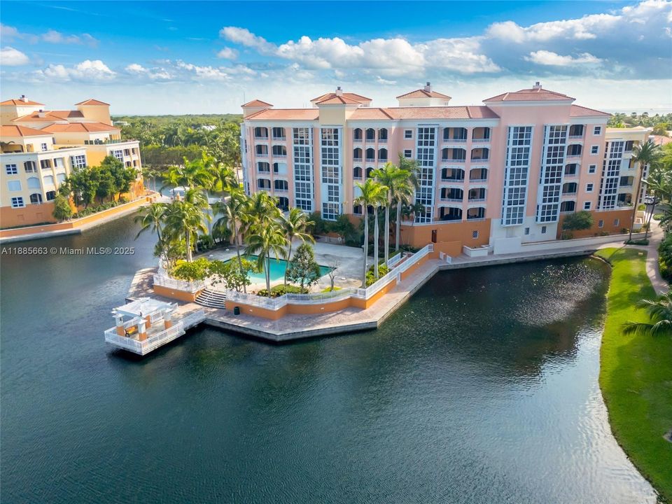 Под контрактом: $12,000 (2 спален, 2 ванн, 2060 Квадратных фут)