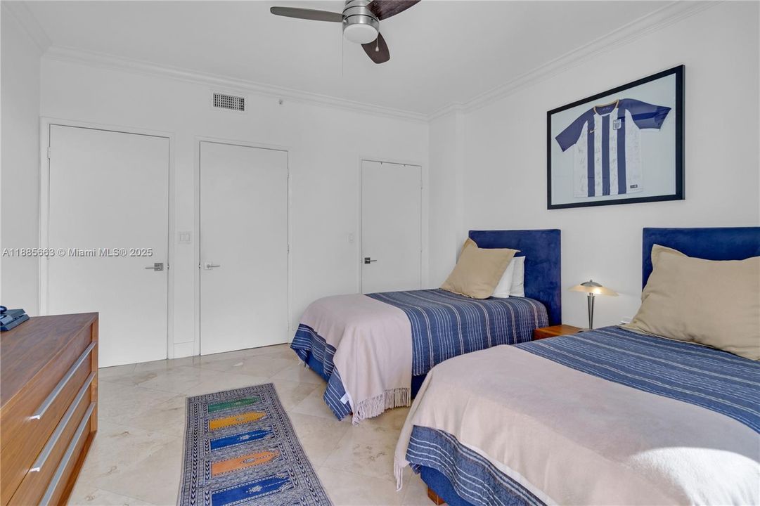 Под контрактом: $12,000 (2 спален, 2 ванн, 2060 Квадратных фут)