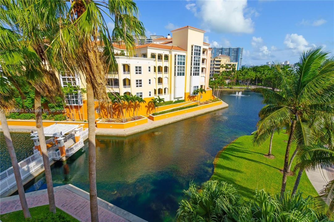 Под контрактом: $12,000 (2 спален, 2 ванн, 2060 Квадратных фут)