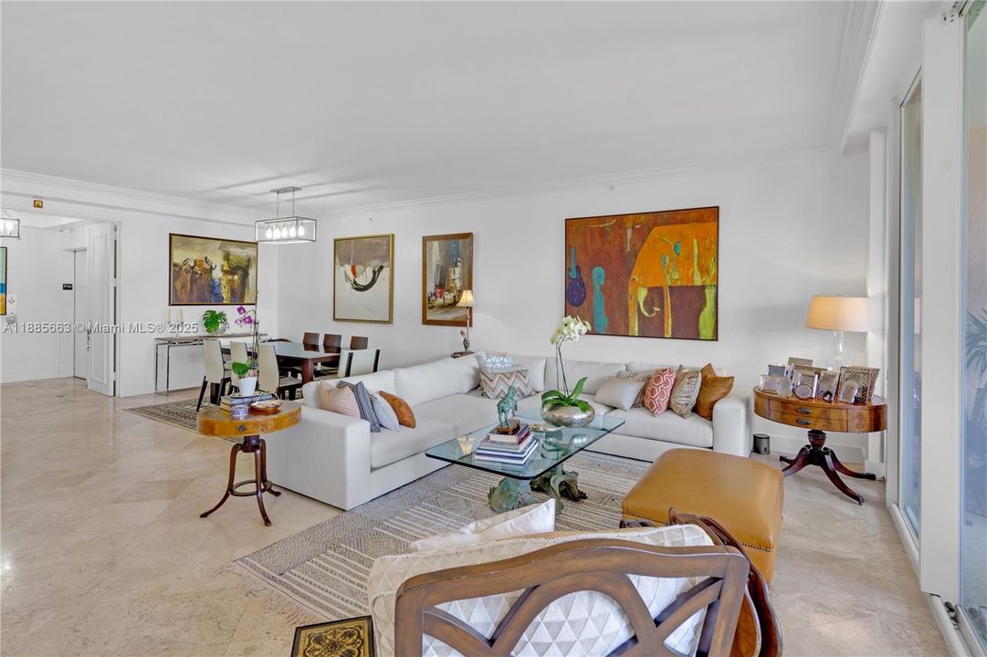 Под контрактом: $12,000 (2 спален, 2 ванн, 2060 Квадратных фут)