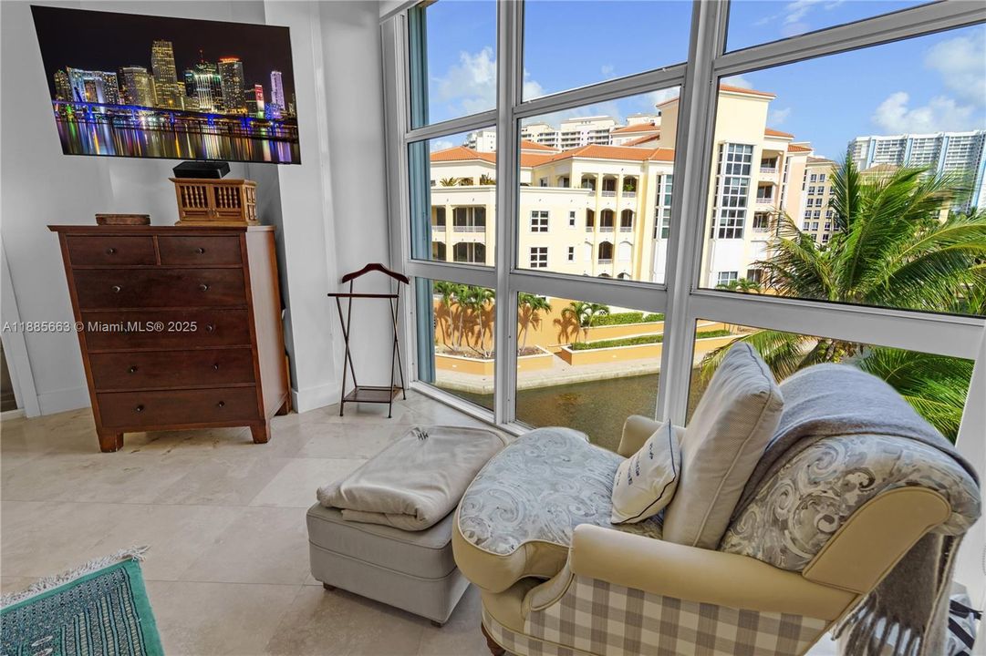 Под контрактом: $12,000 (2 спален, 2 ванн, 2060 Квадратных фут)