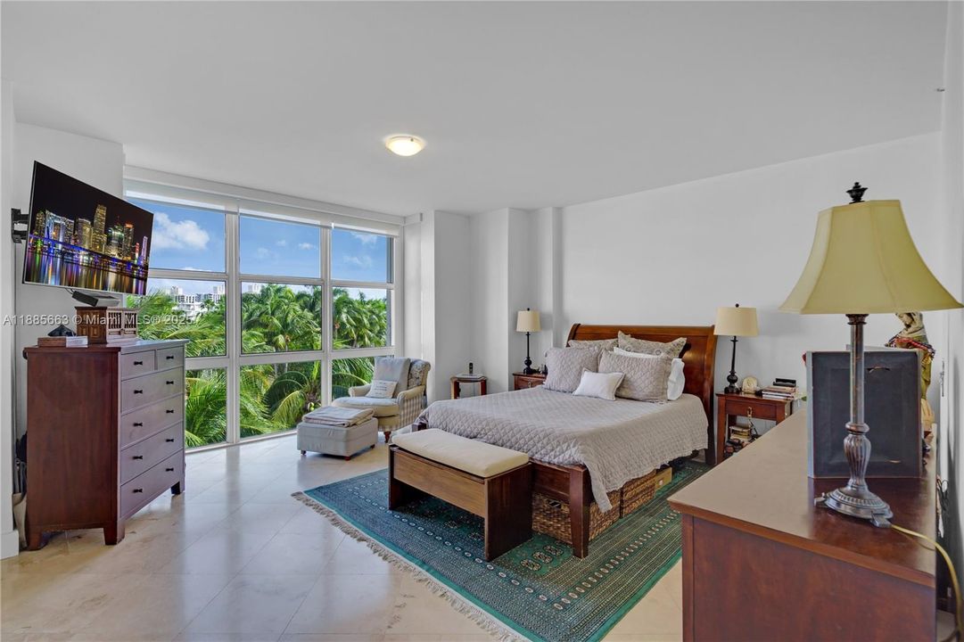 Под контрактом: $12,000 (2 спален, 2 ванн, 2060 Квадратных фут)