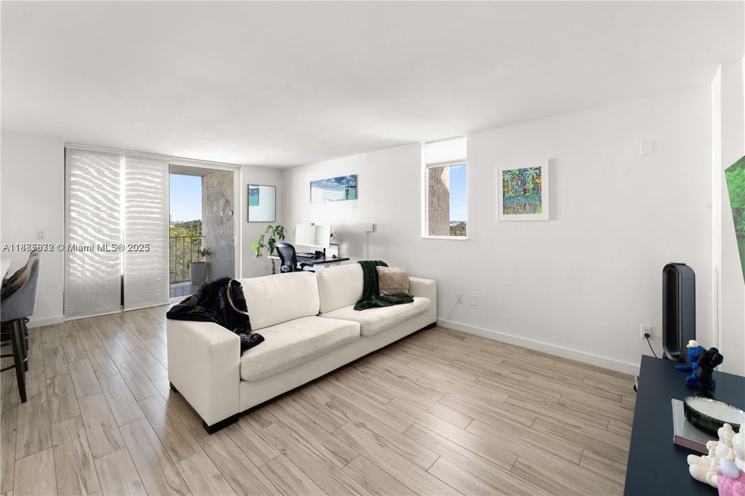 待售: $350,000 (1 贝兹, 1 浴室, 775 平方英尺)