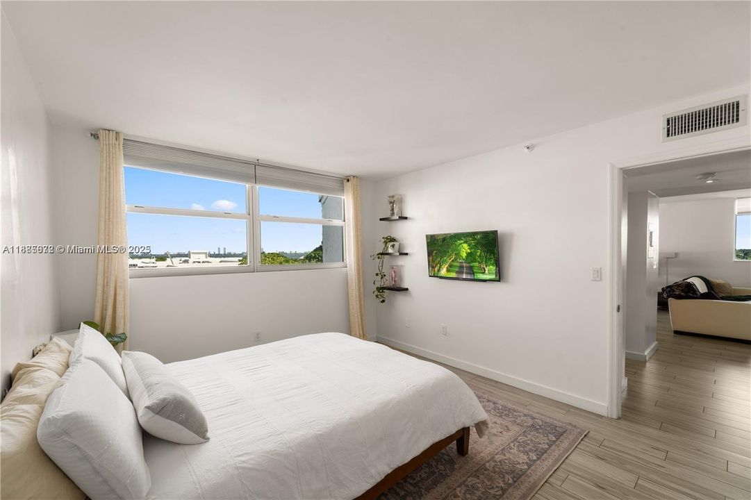 待售: $350,000 (1 贝兹, 1 浴室, 775 平方英尺)