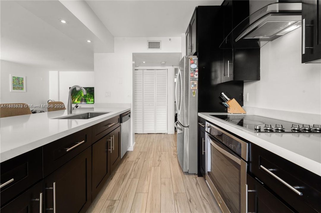 待售: $350,000 (1 贝兹, 1 浴室, 775 平方英尺)