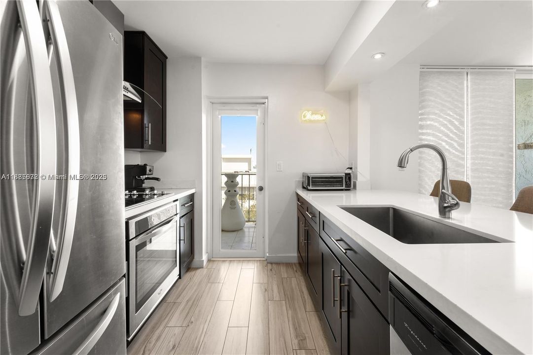 待售: $350,000 (1 贝兹, 1 浴室, 775 平方英尺)