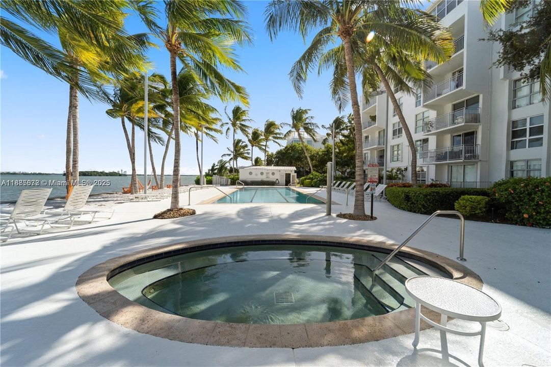 待售: $350,000 (1 贝兹, 1 浴室, 775 平方英尺)