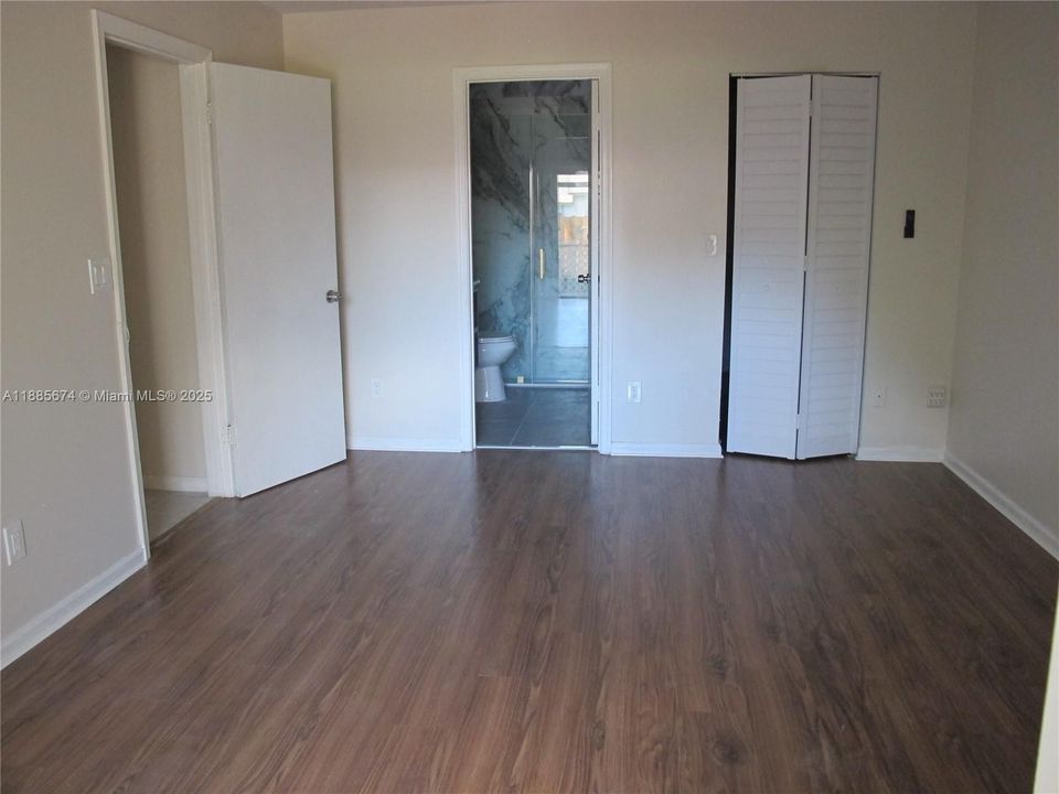 Под контрактом: $2,500 (3 спален, 2 ванн, 1185 Квадратных фут)