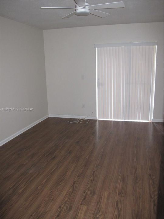 Под контрактом: $2,500 (3 спален, 2 ванн, 1185 Квадратных фут)