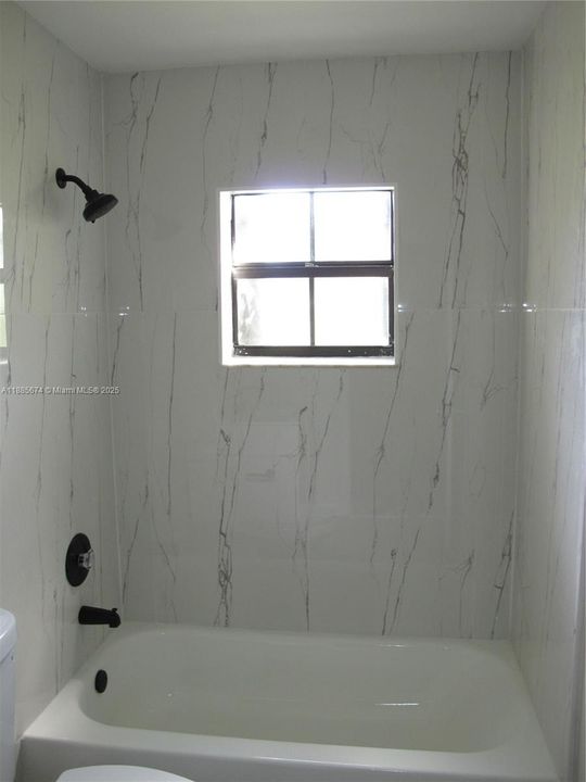 Под контрактом: $2,500 (3 спален, 2 ванн, 1185 Квадратных фут)