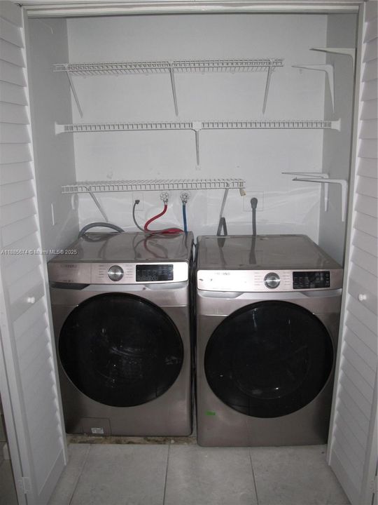 Под контрактом: $2,500 (3 спален, 2 ванн, 1185 Квадратных фут)