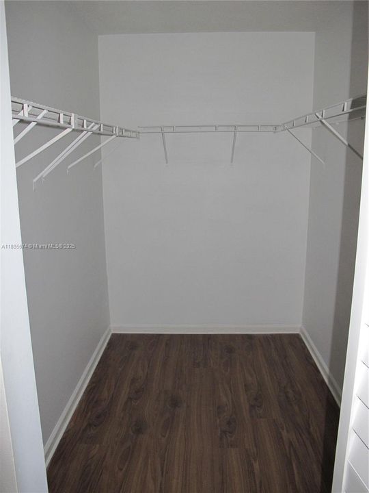 Под контрактом: $2,500 (3 спален, 2 ванн, 1185 Квадратных фут)