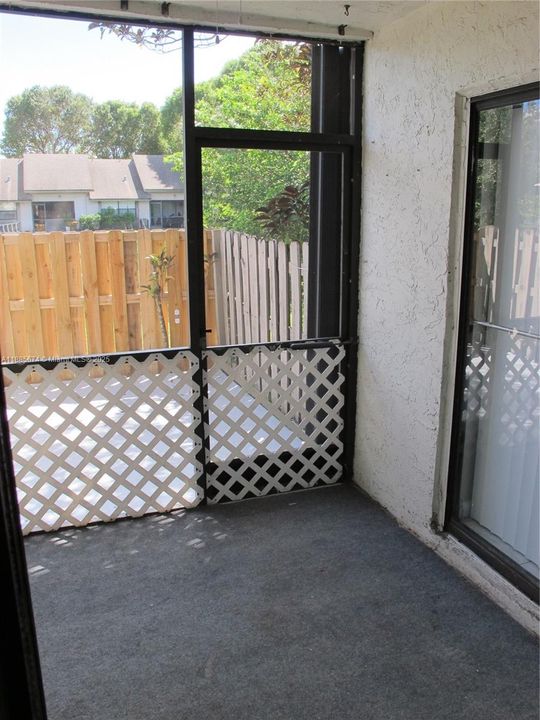 Под контрактом: $2,500 (3 спален, 2 ванн, 1185 Квадратных фут)