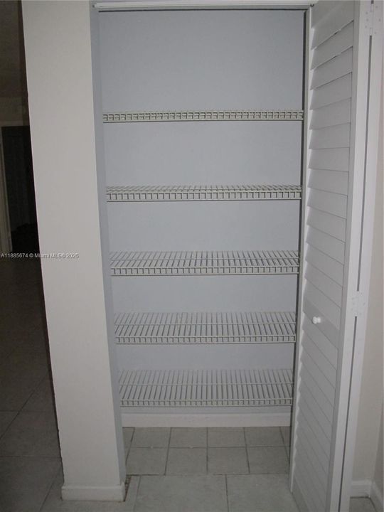 Под контрактом: $2,500 (3 спален, 2 ванн, 1185 Квадратных фут)