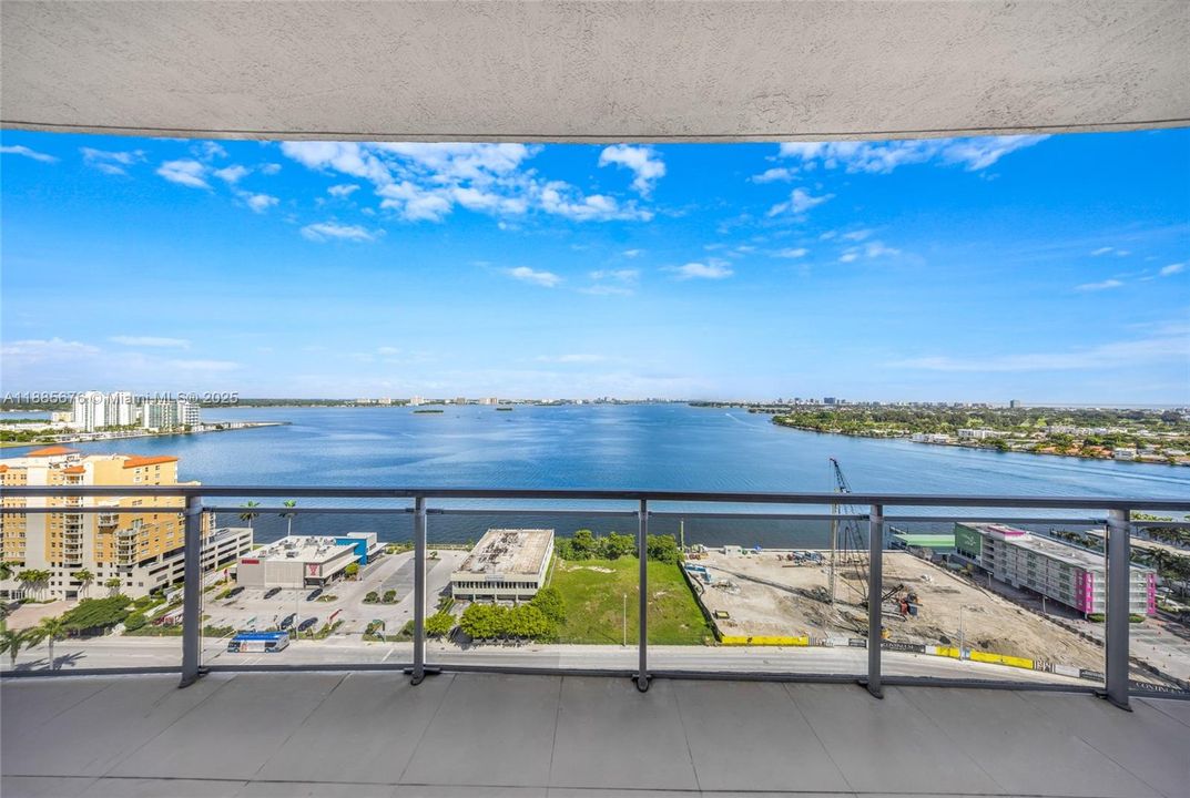 合同活跃: $5,000 (2 贝兹, 2 浴室, 1735 平方英尺)