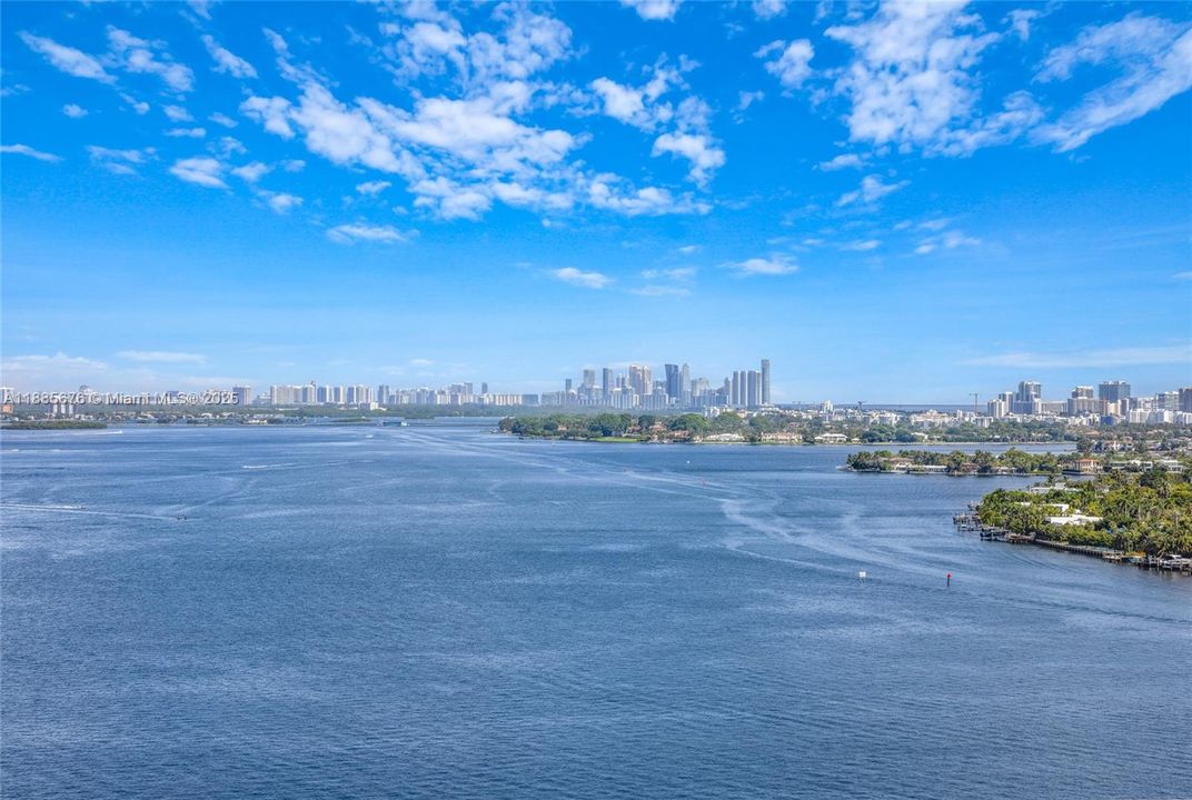 合同活跃: $5,000 (2 贝兹, 2 浴室, 1735 平方英尺)