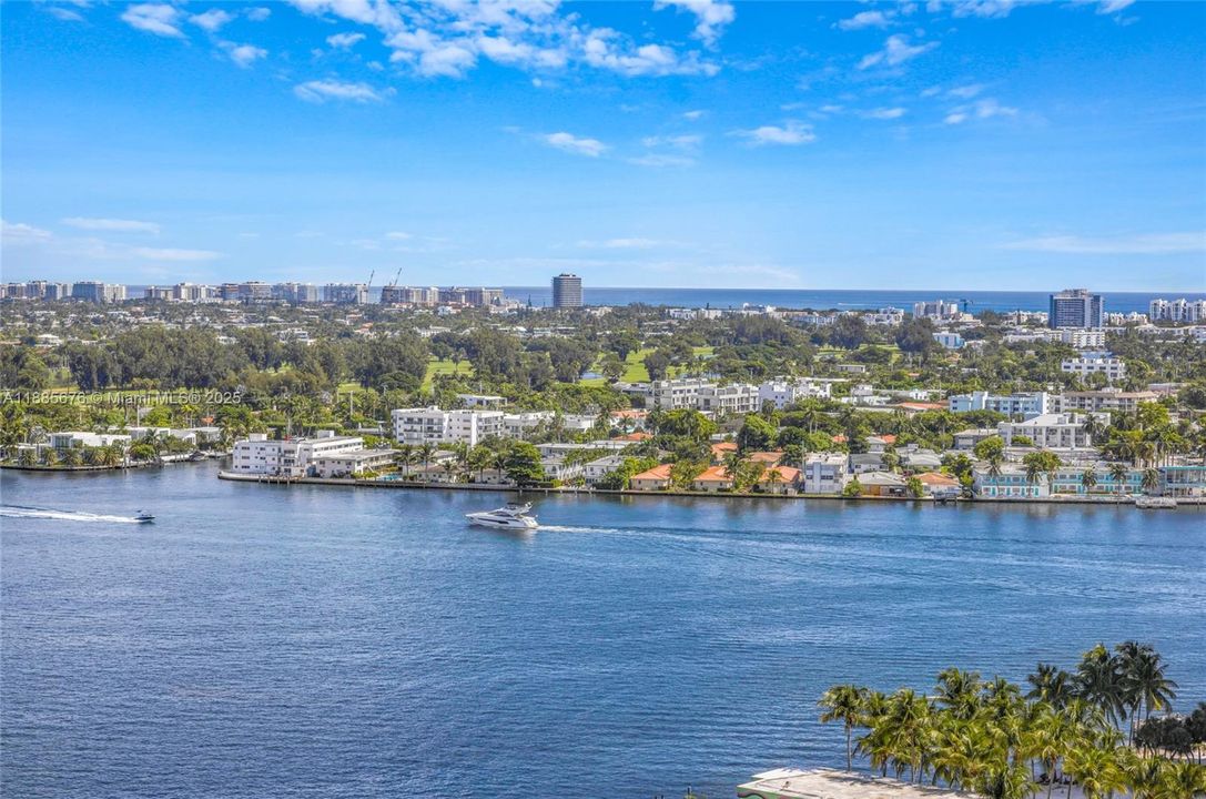 合同活跃: $5,000 (2 贝兹, 2 浴室, 1735 平方英尺)