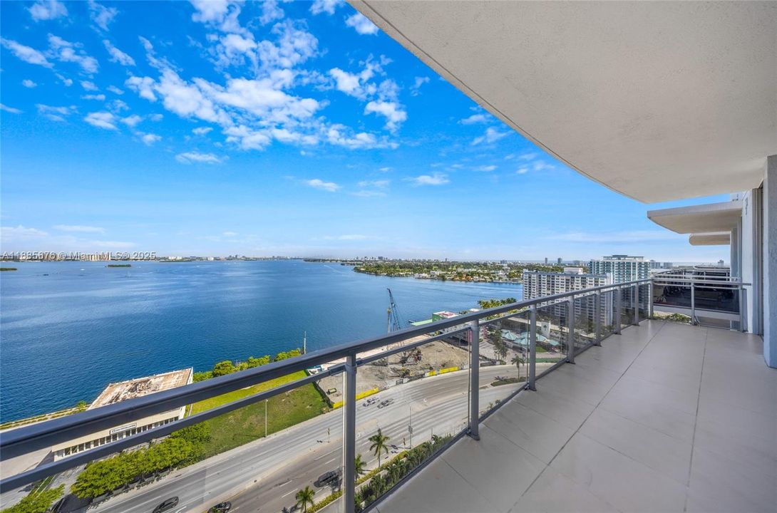 合同活跃: $5,000 (2 贝兹, 2 浴室, 1735 平方英尺)