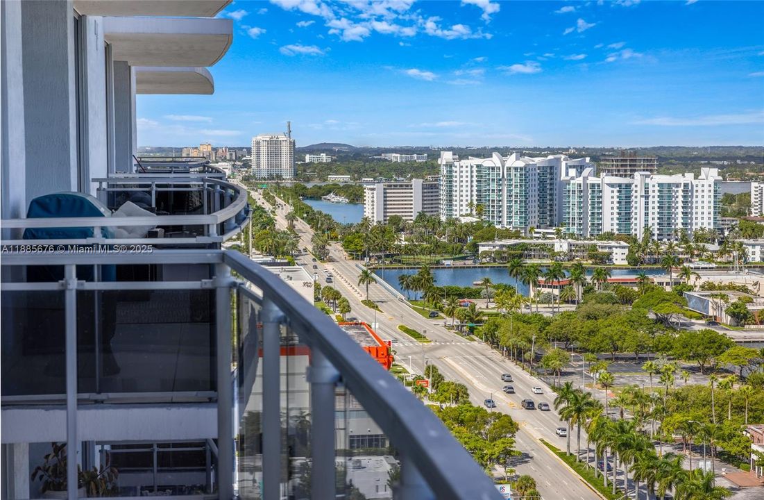 合同活跃: $5,000 (2 贝兹, 2 浴室, 1735 平方英尺)