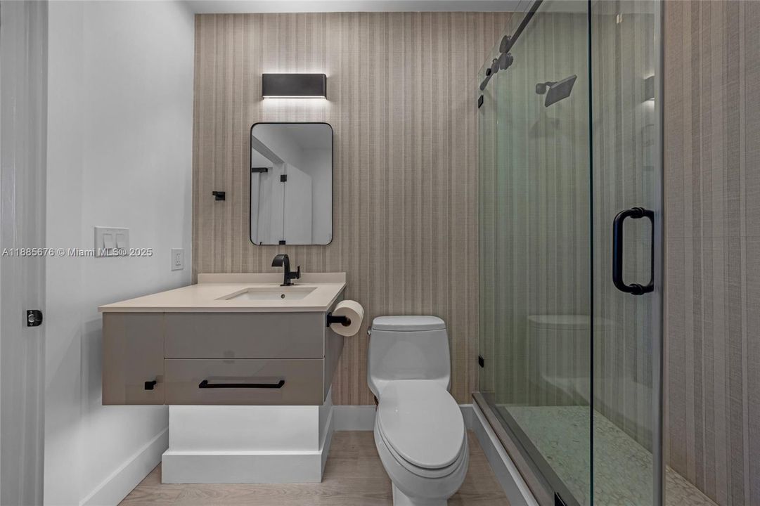 合同活跃: $5,000 (2 贝兹, 2 浴室, 1735 平方英尺)