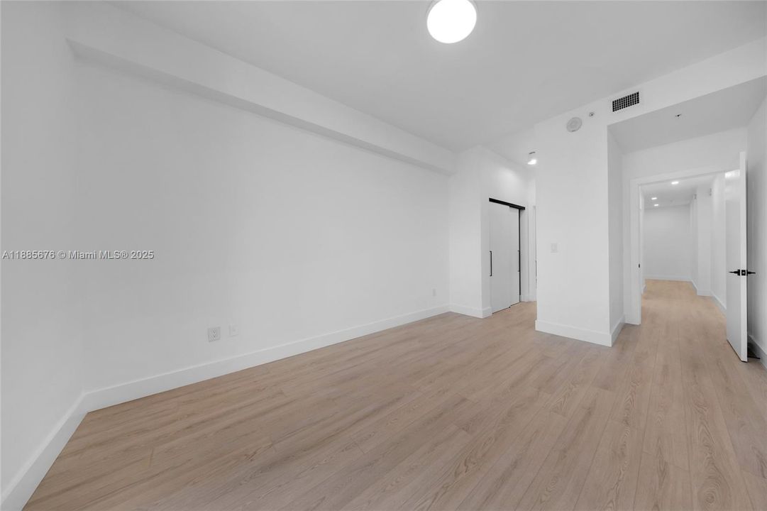 合同活跃: $5,000 (2 贝兹, 2 浴室, 1735 平方英尺)