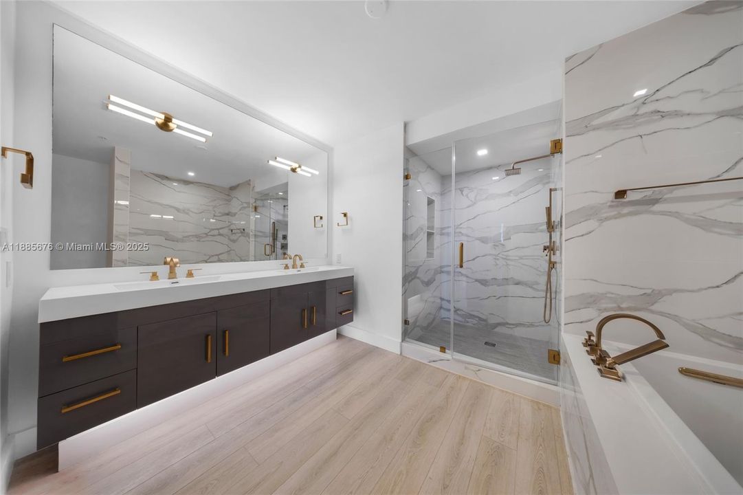 合同活跃: $5,000 (2 贝兹, 2 浴室, 1735 平方英尺)