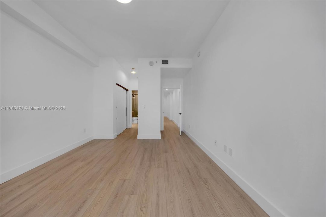 合同活跃: $5,000 (2 贝兹, 2 浴室, 1735 平方英尺)