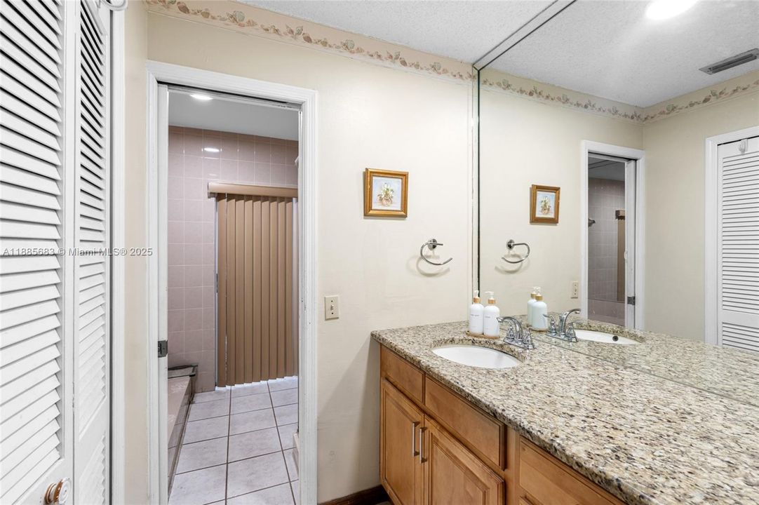 合同活跃: $650,000 (3 贝兹, 2 浴室, 1622 平方英尺)