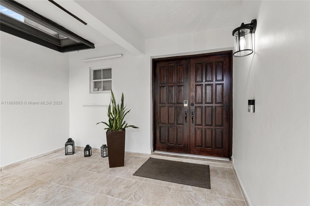 合同活跃: $650,000 (3 贝兹, 2 浴室, 1622 平方英尺)