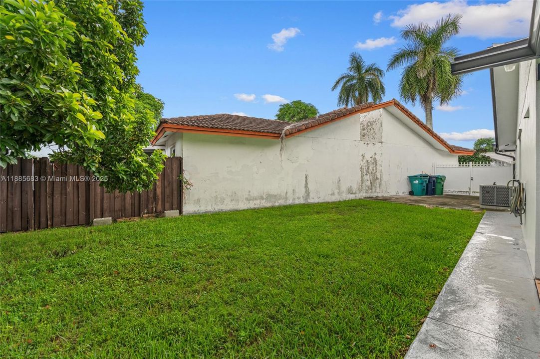 合同活跃: $650,000 (3 贝兹, 2 浴室, 1622 平方英尺)