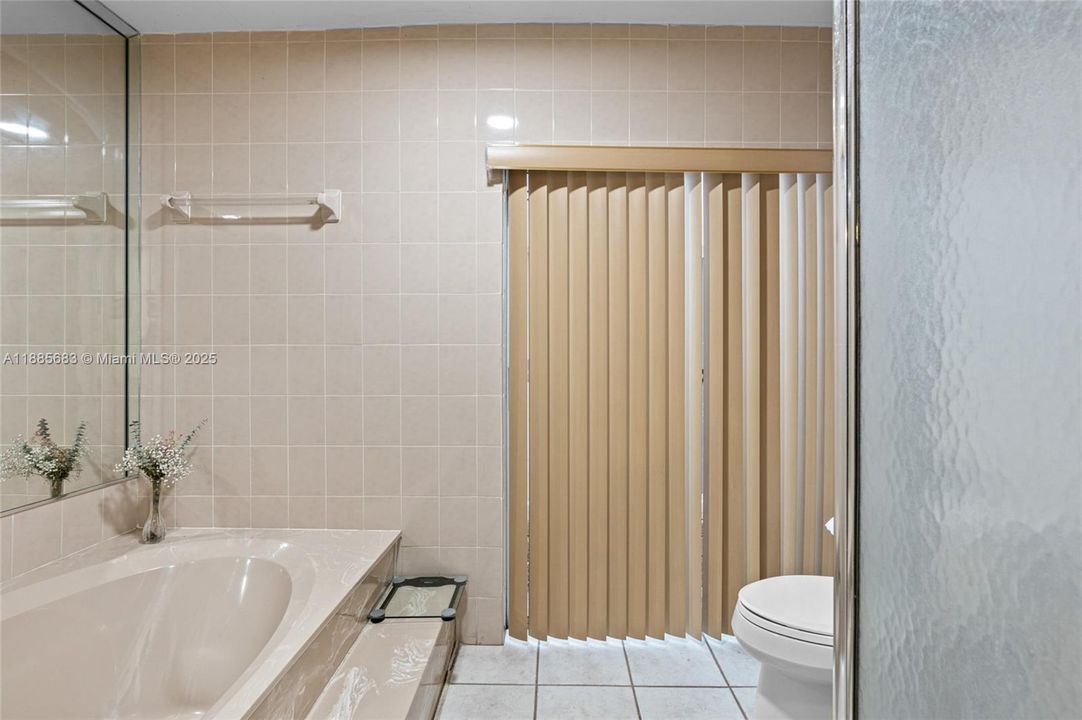 合同活跃: $650,000 (3 贝兹, 2 浴室, 1622 平方英尺)