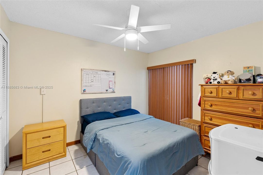 合同活跃: $650,000 (3 贝兹, 2 浴室, 1622 平方英尺)