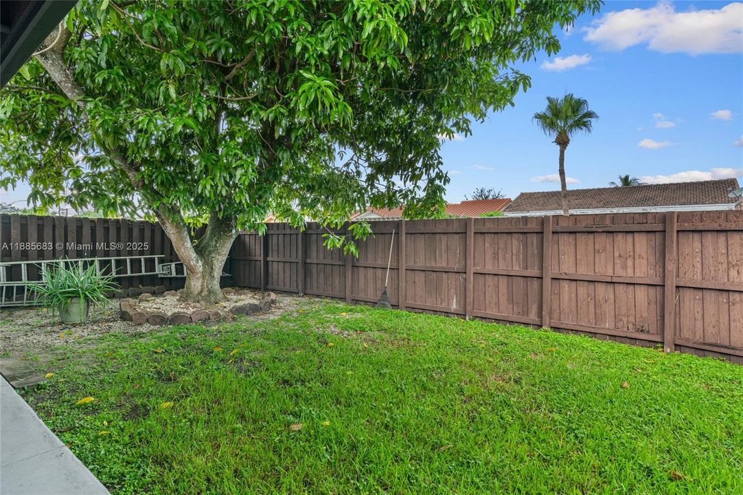 合同活跃: $650,000 (3 贝兹, 2 浴室, 1622 平方英尺)