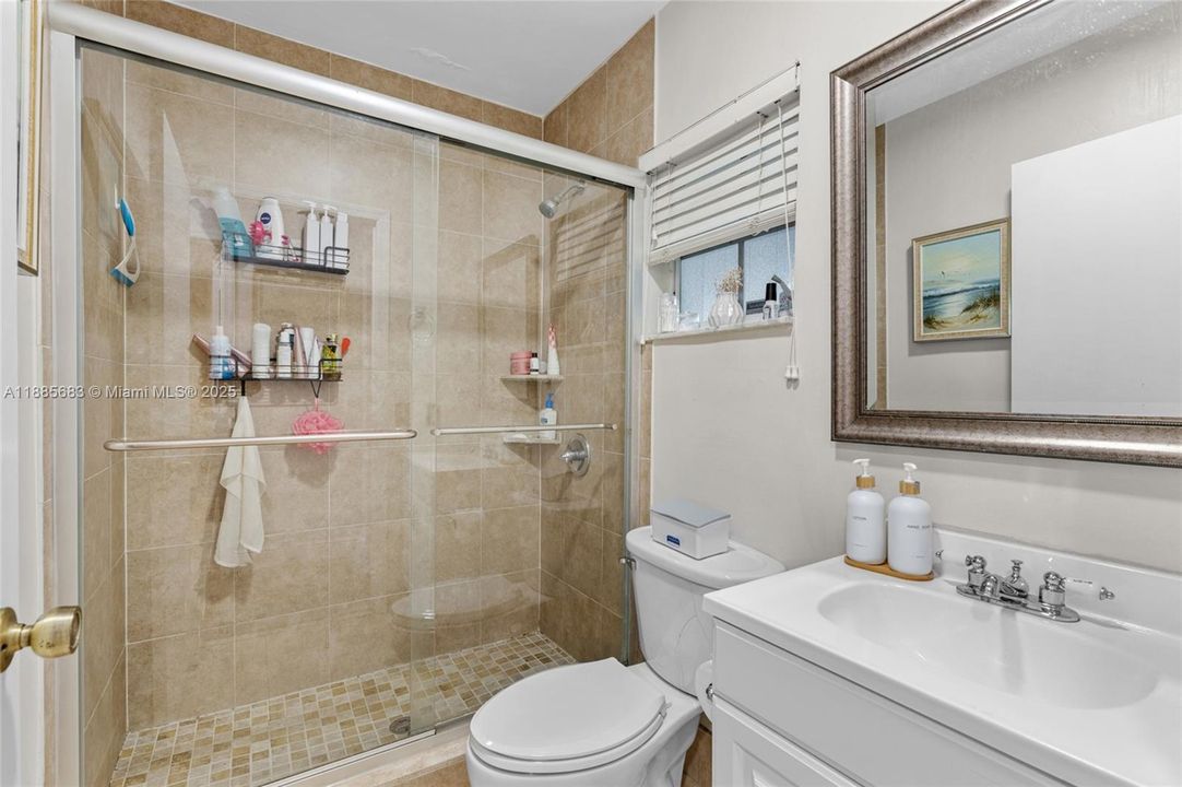 合同活跃: $650,000 (3 贝兹, 2 浴室, 1622 平方英尺)