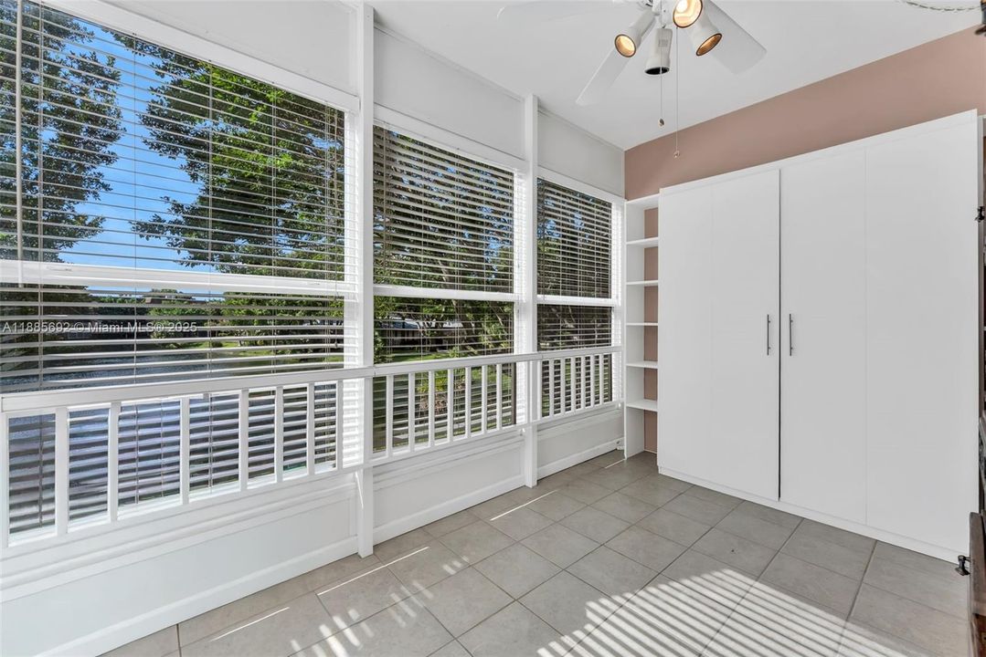 For Rent: $1,500 (1 beds, 1 baths, 684 Square Feet)