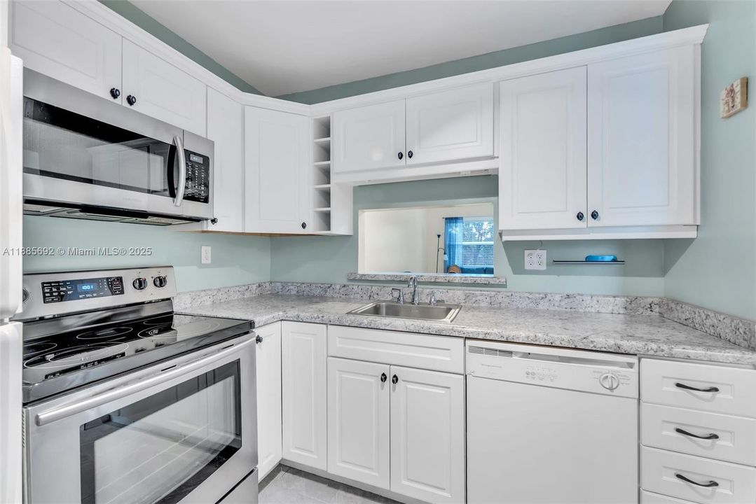 For Rent: $1,500 (1 beds, 1 baths, 684 Square Feet)