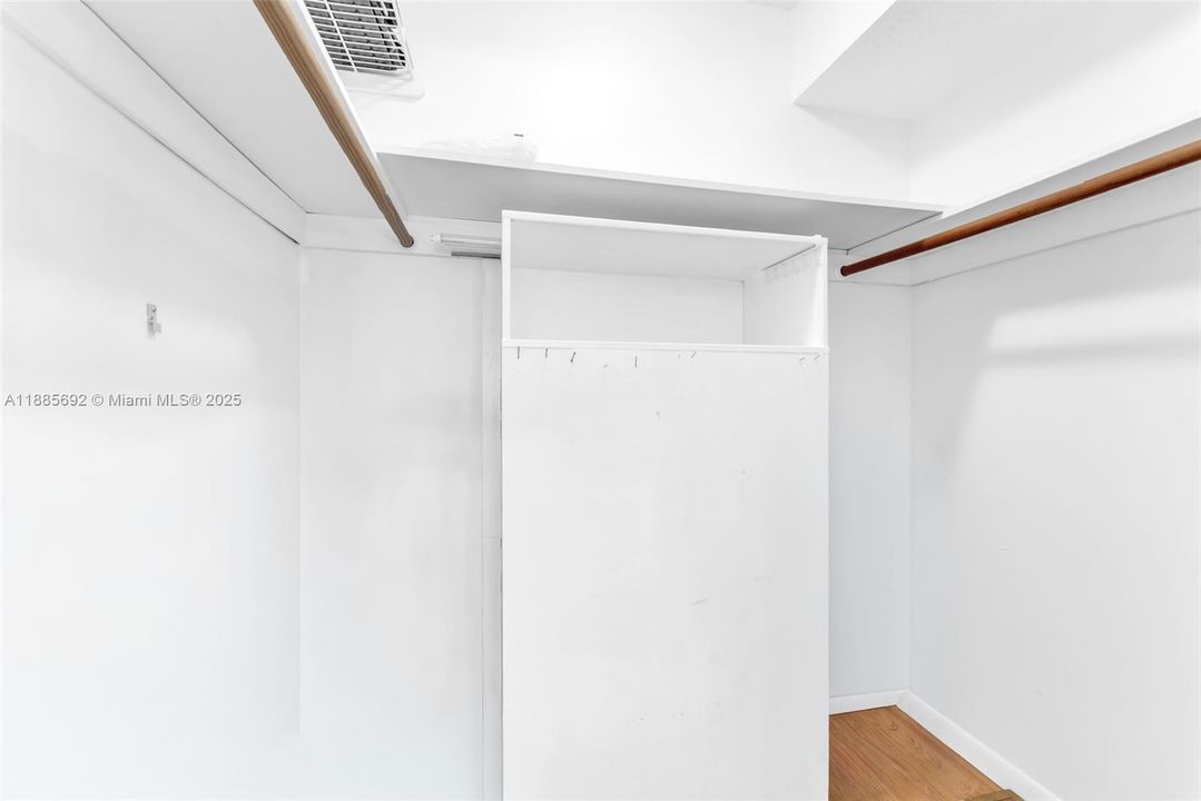 For Rent: $1,500 (1 beds, 1 baths, 684 Square Feet)