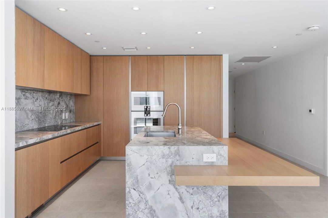 En Venta: $3,495,000 (3 camas, 3 baños, 2178 Pies cuadrados)