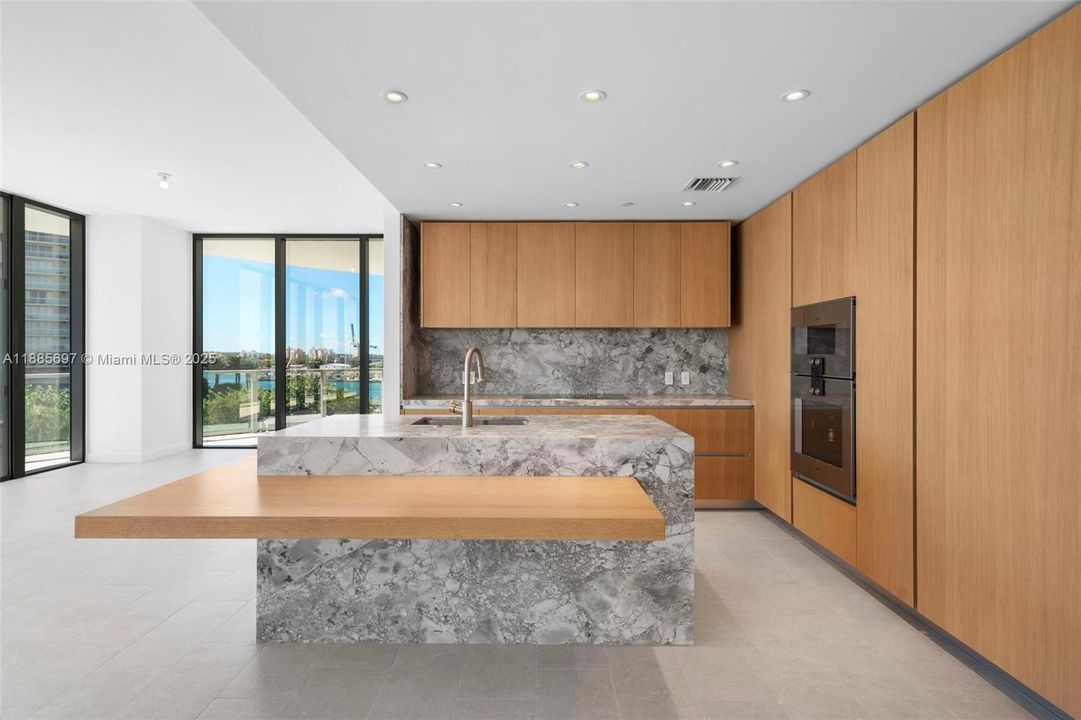 En Venta: $3,495,000 (3 camas, 3 baños, 2178 Pies cuadrados)