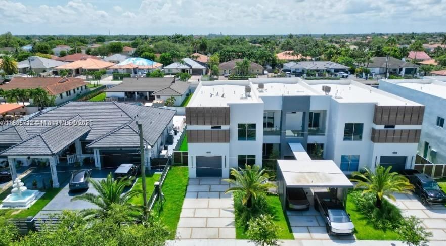 出租: $6,500 (4 贝兹, 4 浴室, 3640 平方英尺)