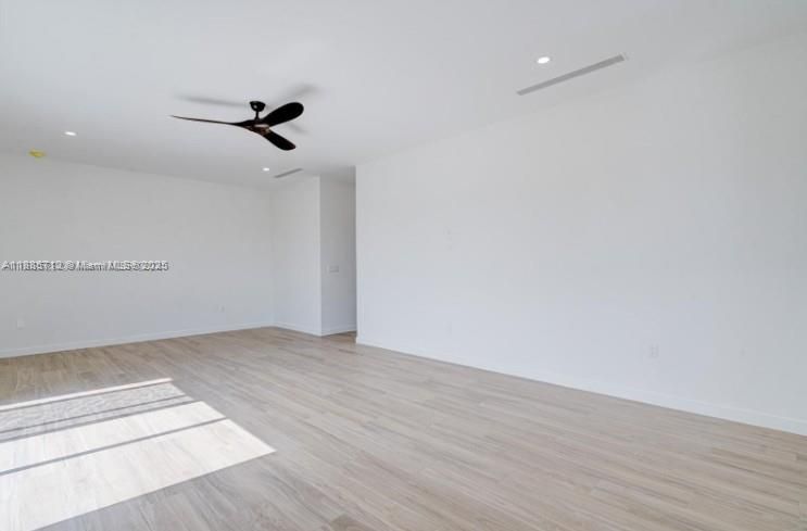 出租: $6,500 (4 贝兹, 4 浴室, 3640 平方英尺)