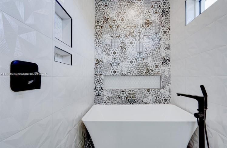 出租: $6,500 (4 贝兹, 4 浴室, 3640 平方英尺)