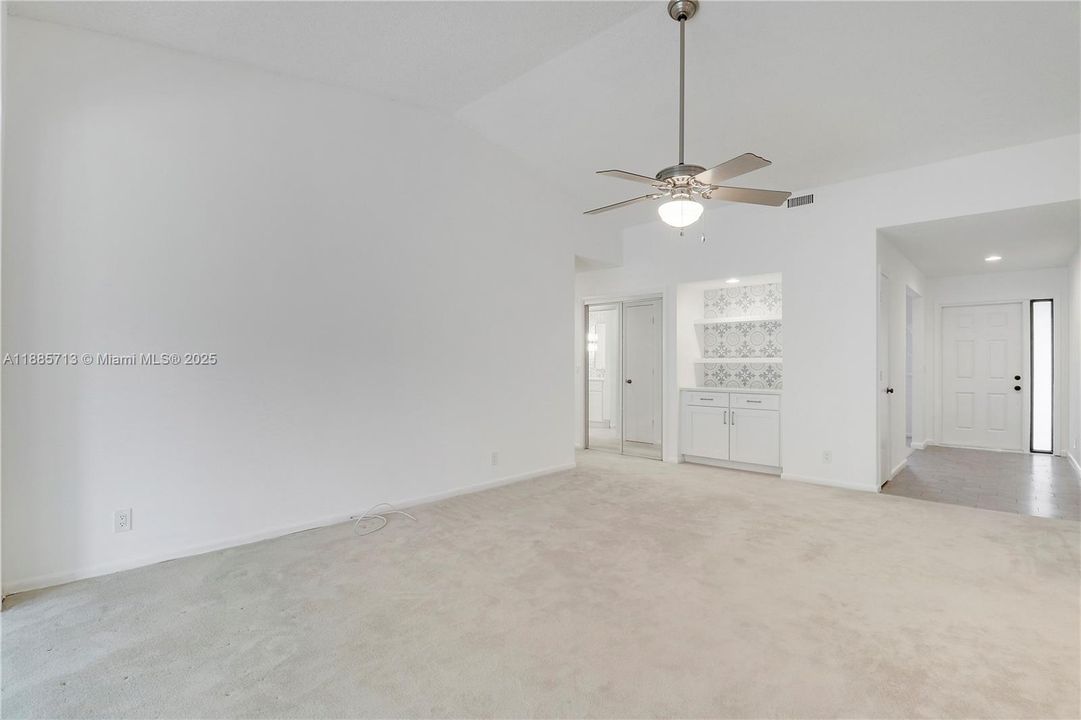 Activo con contrato: $435,000 (3 camas, 2 baños, 1542 Pies cuadrados)