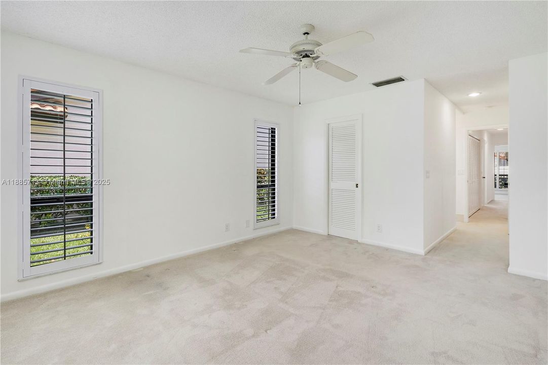 Activo con contrato: $435,000 (3 camas, 2 baños, 1542 Pies cuadrados)